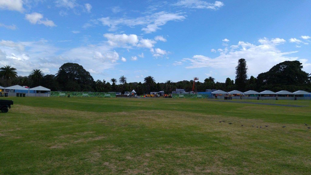 ...alle weißen Zelte im Hintergrund sind von Pages.