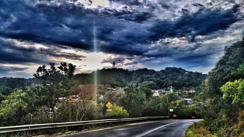 Im Hintergrund befindet sich der Leuchtturm, das grüne ist der Jungle