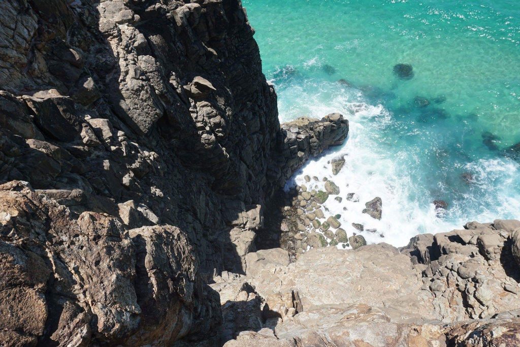 Das war die Klippe vom Indians Head. Dort wurden wohl damals Aborigines von den Weißen heruntergekommen. Ziemlich assozial. In dem türkisfarbenen Wasser konnte man die Schildkröte ab und zu sehen. 