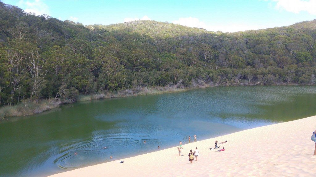 Hier nochmal der See. Nicht zu vergleichen mit Lake Mckenzie, aber dennoch traumhaft. 